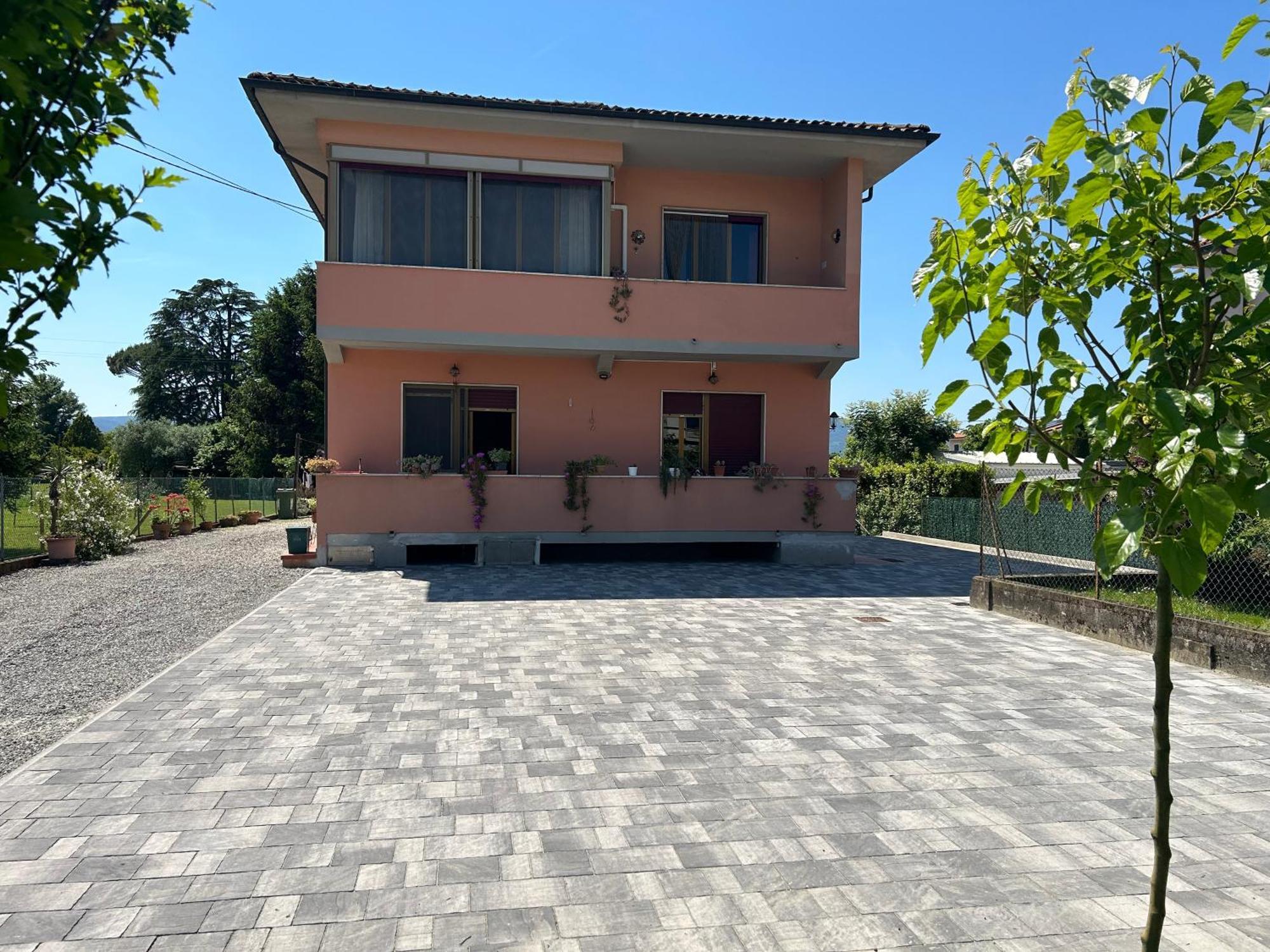 Albi'S House,Terrazza ,Wi-Fi, Parcheggio, Ac Apartment Lucca Exterior photo